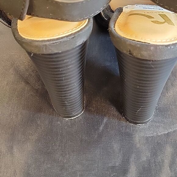 REPORT CUTOUT DESIGN DETAILS PEEP TOE ANKLE STRAP GOLD BUCKLE SANDAL - Picture 9 of 14